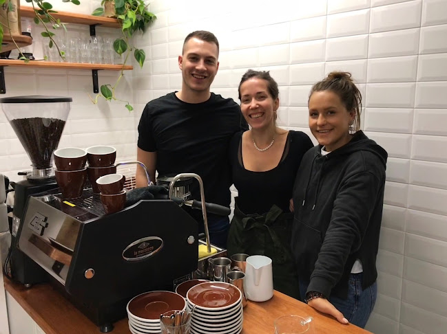 Kolárska 5 Vstup cez pasáž medzi Kolárskou 5 a 7, 811 06 Bratislava