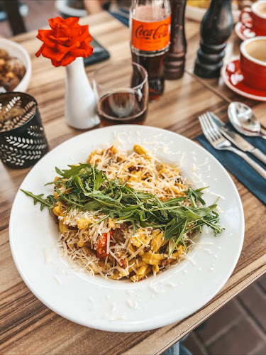 Frais restaurant, coctails, vine