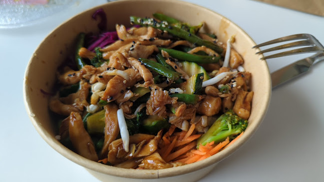 White Rabbit Noodle Bar & Sushi - Gastronómia a pohostinstvo