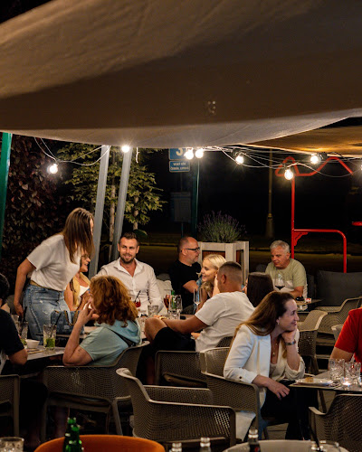 Comentarii opinii despre BIZY Cafee & Lounge