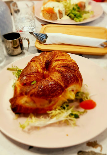 BOTTOVA • Coffee • Brunch • Gineria