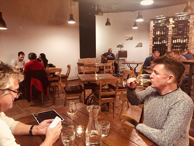 Opinii despre Osud Wine Bar în Staré Mesto - Gastronómia a pohostinstvo
