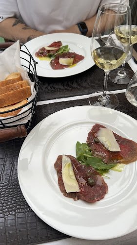 Comentarii opinii despre La Famille Caffe and restaurant