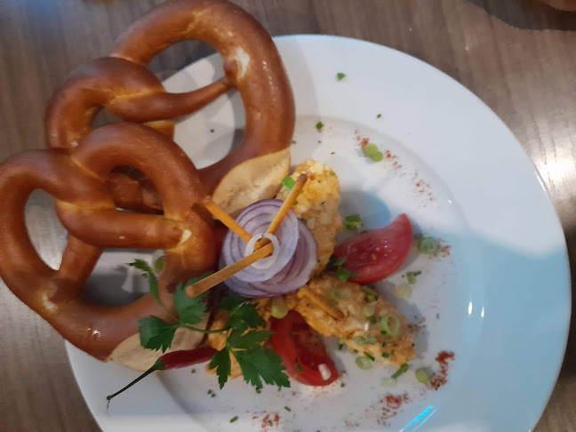 Opinii despre Central Café and restaurant în Turčianske Teplice - Gastronómia a pohostinstvo