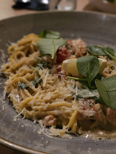 Frais restaurant, coctails, vine