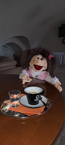 Opinii despre Zámocká kaviareň în Holíč - Gastronómia a pohostinstvo