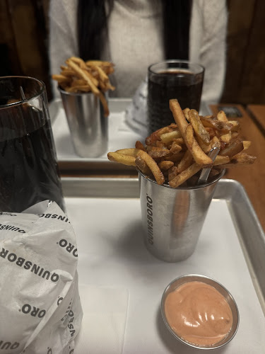 Opinii despre QUINSBORO în Bratislava - Gastronómia a pohostinstvo