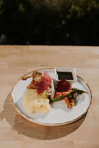 LaReunion • Zemiansky dvor - Šúrovce