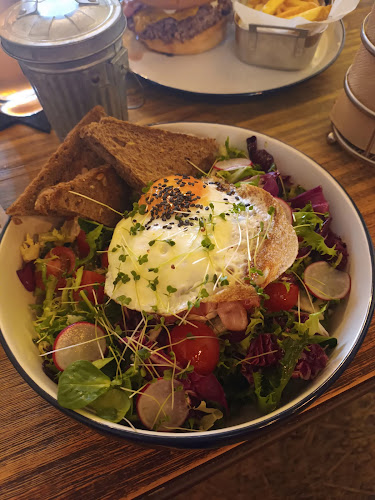 Opinii despre Big Story Caffe&Bistro în Bánovce nad Bebravou - Gastronómia a pohostinstvo