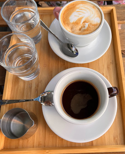 Opinii despre Jolka - kaviareň a pražiareň kávy / cafe & coffee roastery în Ružinov - Gastronómia a pohostinstvo