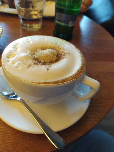 Street cafe - Gastronómia a pohostinstvo