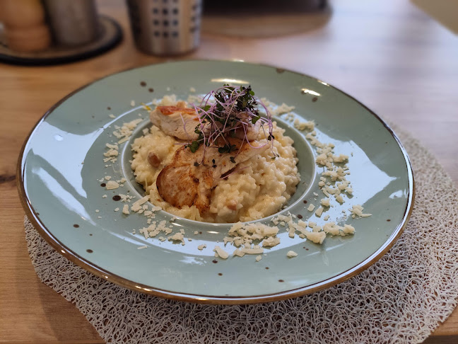 Terasa na futbalovom štadióne, Fraňa Kráľa 1221/1, 977 01 Brezno