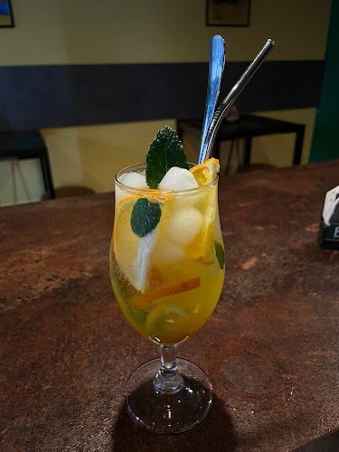 Pub 79 DeLi’s Burger