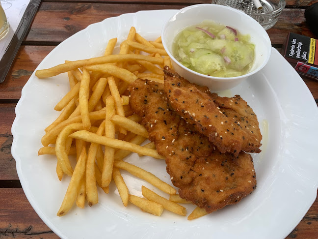 Reštaurácia Hokejka - Nad jazerom