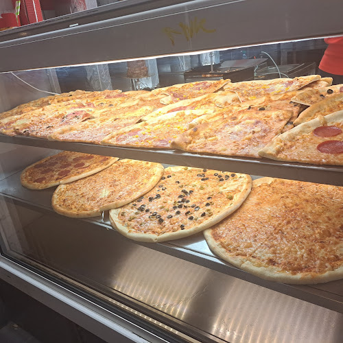 Opinii despre Watan Kebab & Pizza hala fond în Staré Mesto - Gastronómia a pohostinstvo