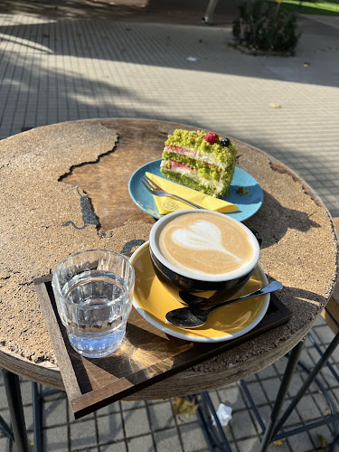 Monsters Cafe and Bar - Gastronómia a pohostinstvo