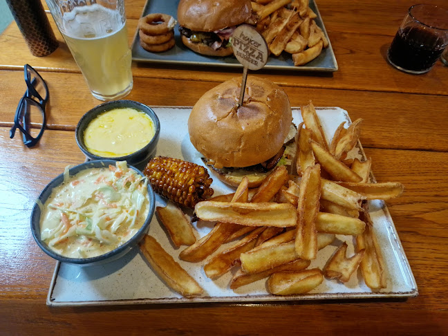 Hajcer burger & bowling