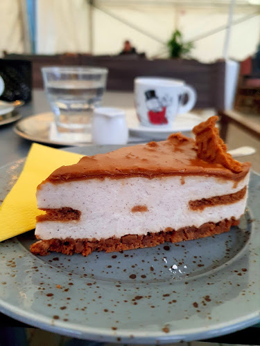 Monsters Cafe and Bar - Gastronómia a pohostinstvo