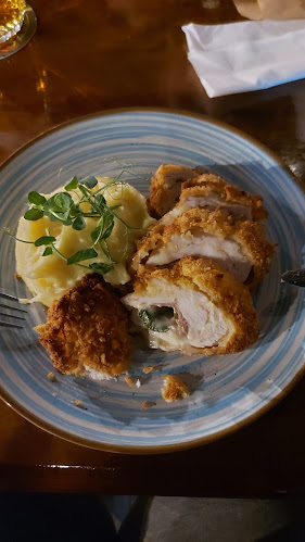 Comentarii opinii despre Country Saloon