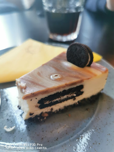 Opinii despre Monsters Cafe and Bar în Petržalka - Gastronómia a pohostinstvo