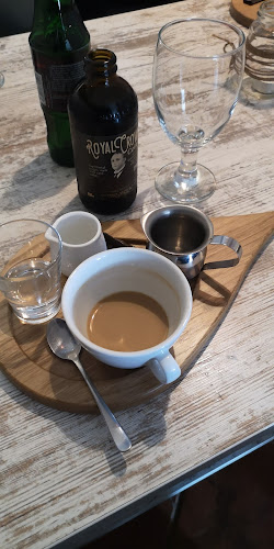 F6 CAFE - Gastronómia a pohostinstvo