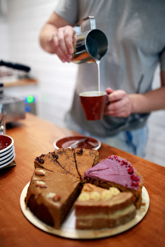 Kolárska 5 Vstup cez pasáž medzi Kolárskou 5 a 7, 811 06 Bratislava