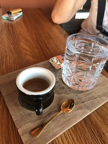 Comentarii opinii despre Shelby Caffe