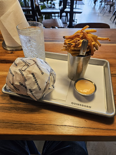 QUINSBORO - Gastronómia a pohostinstvo