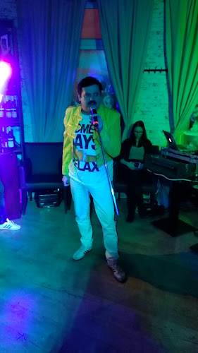 Cosmopolitan coffee and wine bar