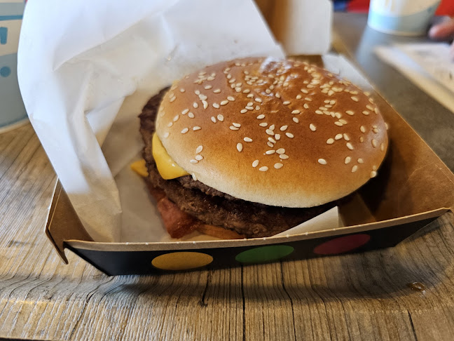 McDonald's - Gastronómia a pohostinstvo