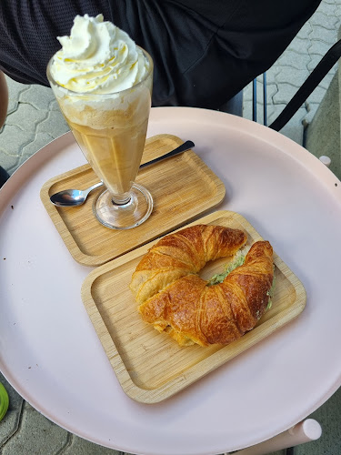 Zmrzlinka Rača - Gastronómia a pohostinstvo