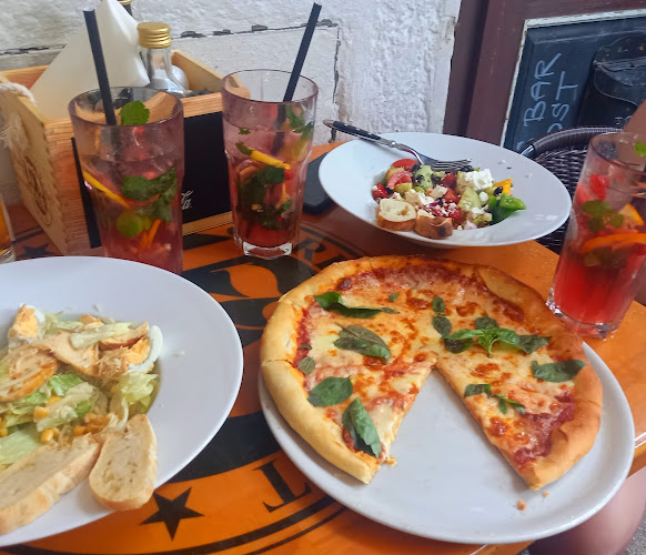 Hviezdoslavovo námestie 171/17, 811 02 Bratislava