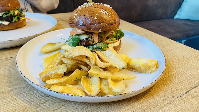 Opinii despre Davaj Het - Bystrický lokál în Banská Bystrica - Gastronómia a pohostinstvo