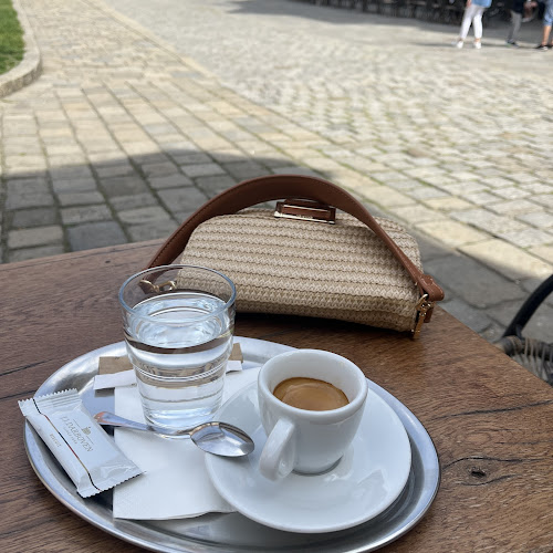 Café L'Aura & Antik art shop - Bratislava