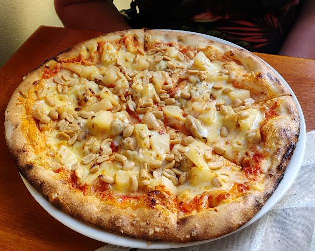 Opinii despre Pizza Bomba în Spišská Nová Ves - Gastronómia a pohostinstvo