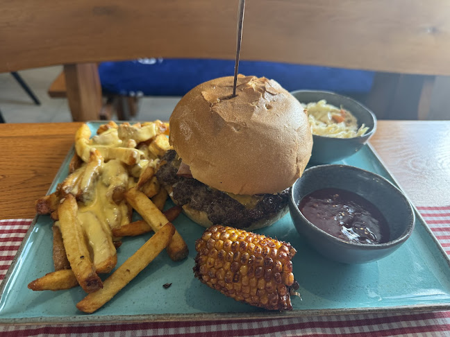 Hajcer burger & bowling - Gastronómia a pohostinstvo