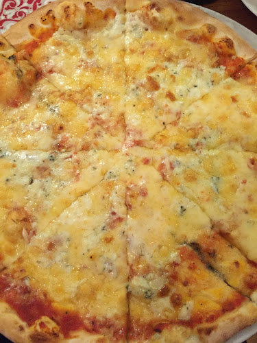 Pizza Bomba - Gastronómia a pohostinstvo