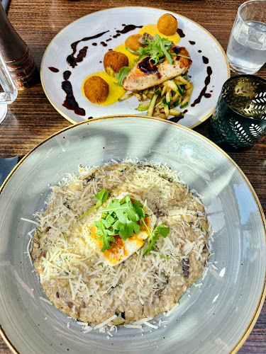 Frais restaurant, coctails, vine