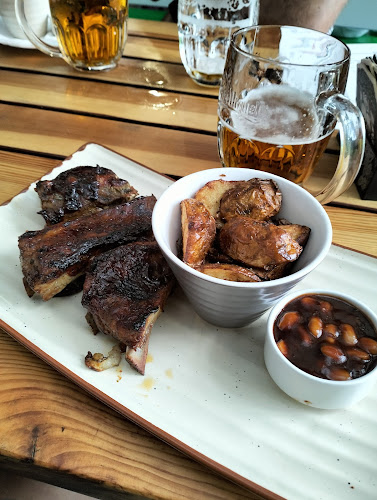 MÁJ - piváreň, pizza, BBQ