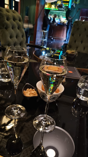 Comentarii opinii despre Mirror Bar