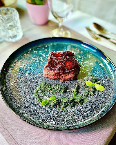 Hviezdoslavovo námestie 3, 811 02 Staré Mesto