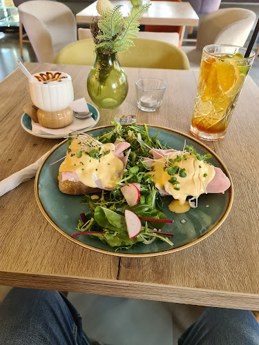 Opinii despre BIZY Cafee & Lounge în Nové Zámky - Gastronómia a pohostinstvo