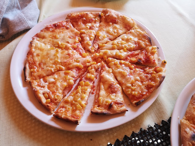 Opinii despre Black M Sa presťahovala na Kutnohorsku 1 în Banská Štiavnica - Gastronómia a pohostinstvo