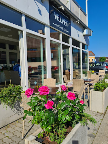 VELVET coffee&club - Gastronómia a pohostinstvo