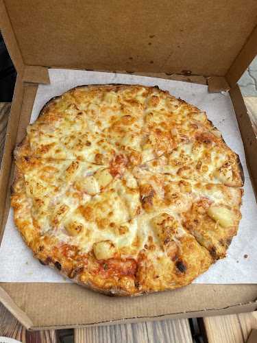 Opinii despre Pizzeria Viktória Bratislava în Karlova Ves - Gastronómia a pohostinstvo