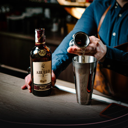 LUXURY COCKTAIL BAR - Gastronómia a pohostinstvo