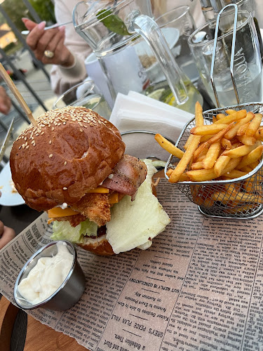 Central pub & restaurant