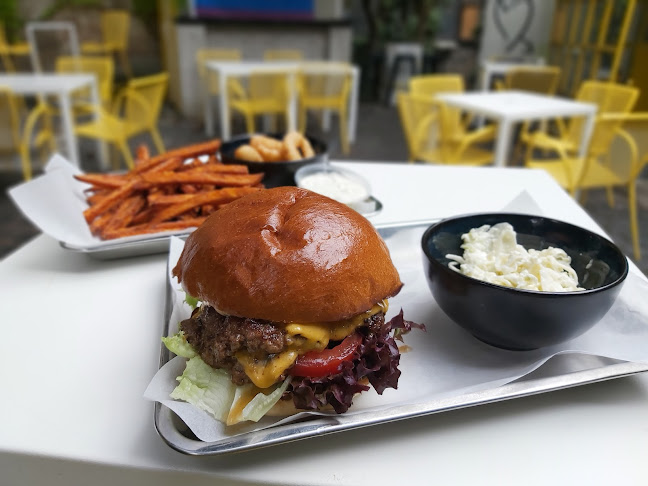 Street Food & Cafe Possonium