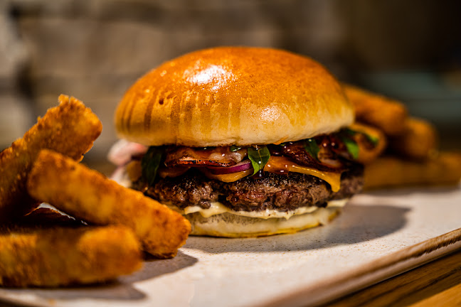 Hajcer burger & bowling