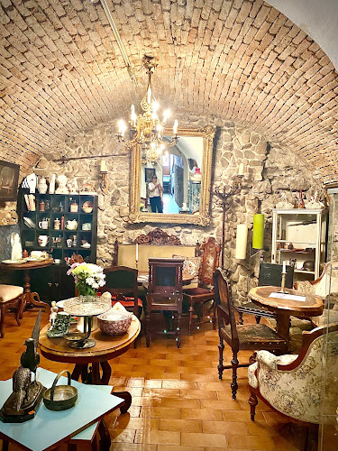 Café L'Aura & Antik art shop
